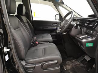 2017 Honda Step Wagon - Thumbnail