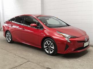 2016 Toyota Prius - Thumbnail