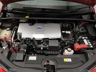 2016 Toyota Prius - Thumbnail