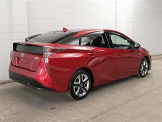2016 Toyota Prius - Thumbnail