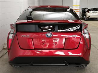 2016 Toyota Prius - Thumbnail