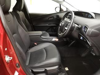 2016 Toyota Prius - Thumbnail