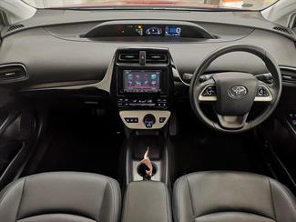2016 Toyota Prius - Thumbnail