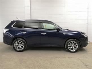 2015 Mitsubishi Outlander - Thumbnail