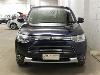 2015 Mitsubishi Outlander - Thumbnail