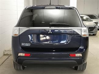 2015 Mitsubishi Outlander - Thumbnail