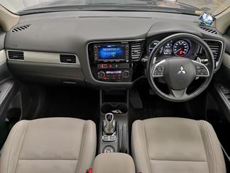 2015 Mitsubishi Outlander - Thumbnail