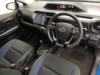 2017 Toyota Aqua - Thumbnail