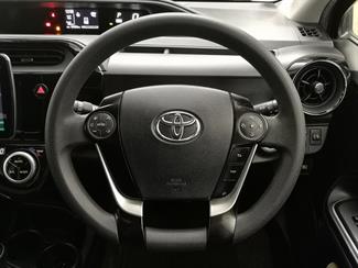 2017 Toyota Aqua - Thumbnail