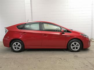 2015 Toyota Prius - Thumbnail