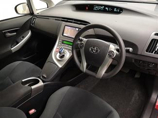 2015 Toyota Prius - Thumbnail