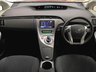 2015 Toyota Prius - Thumbnail