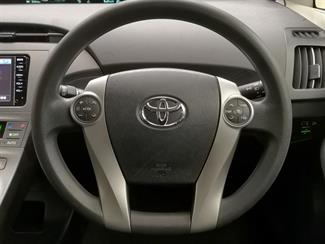 2015 Toyota Prius - Thumbnail
