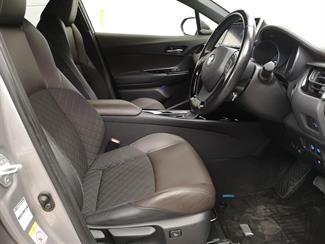 2017 Toyota C-HR - Thumbnail