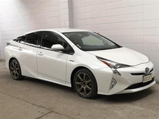 2017 Toyota Prius - Thumbnail