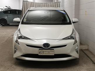 2017 Toyota Prius - Thumbnail