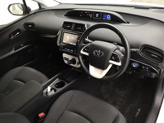 2017 Toyota Prius - Thumbnail
