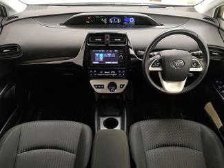 2017 Toyota Prius - Thumbnail