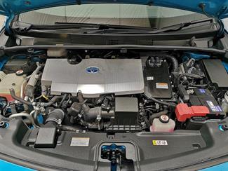 2017 Toyota Prius - Thumbnail