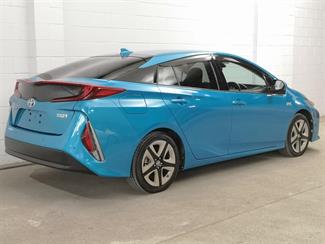 2017 Toyota Prius - Thumbnail