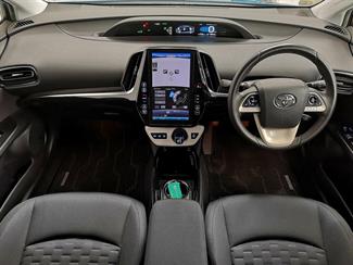 2017 Toyota Prius - Thumbnail