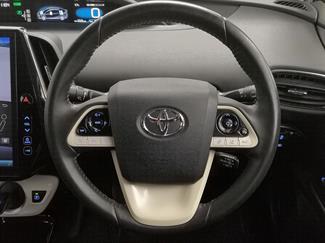2017 Toyota Prius - Thumbnail