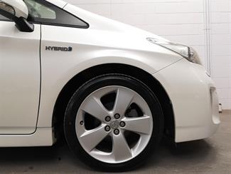 2014 Toyota Prius - Thumbnail