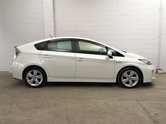 2014 Toyota Prius - Thumbnail