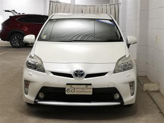 2014 Toyota Prius - Thumbnail