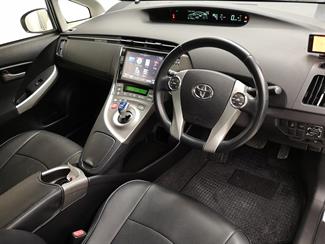 2014 Toyota Prius - Thumbnail