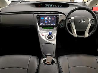 2014 Toyota Prius - Thumbnail