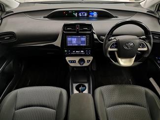 2017 Toyota Prius - Thumbnail