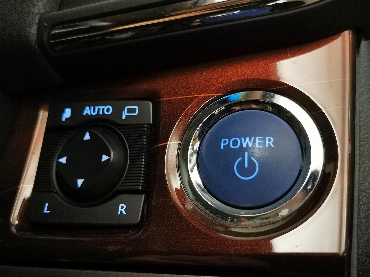 2015 Toyota Crown