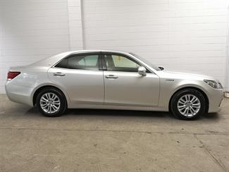 2015 Toyota Crown - Thumbnail