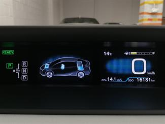 2016 Toyota Prius - Thumbnail