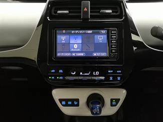 2016 Toyota Prius - Thumbnail