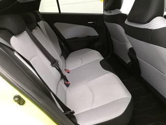 2016 Toyota Prius - Thumbnail