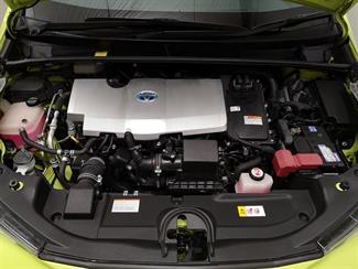 2016 Toyota Prius - Thumbnail