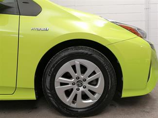 2016 Toyota Prius - Thumbnail