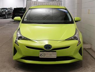 2016 Toyota Prius - Thumbnail