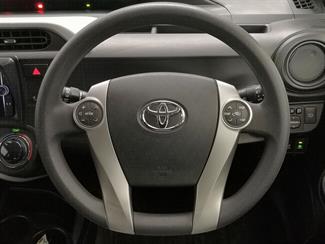 2013 Toyota Aqua - Thumbnail