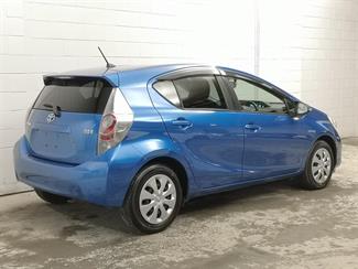 2015 Toyota Aqua - Thumbnail