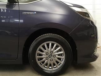 2015 Toyota Esquire - Thumbnail