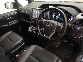 2015 Toyota Esquire - Thumbnail