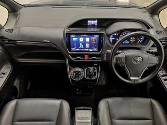 2015 Toyota Esquire - Thumbnail