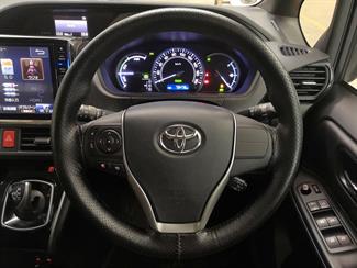 2015 Toyota Esquire - Thumbnail