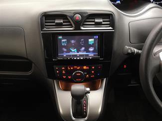 2016 Nissan Serena - Thumbnail