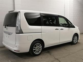 2016 Nissan Serena - Thumbnail