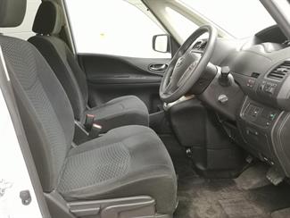 2016 Nissan Serena - Thumbnail