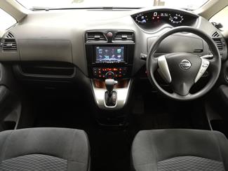 2016 Nissan Serena - Thumbnail